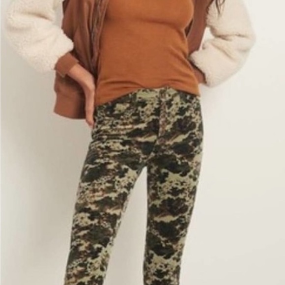 Anthropologie Pilcro High Rise, Skinny, Button Fly, Camo Pants - Picture 2 of 7